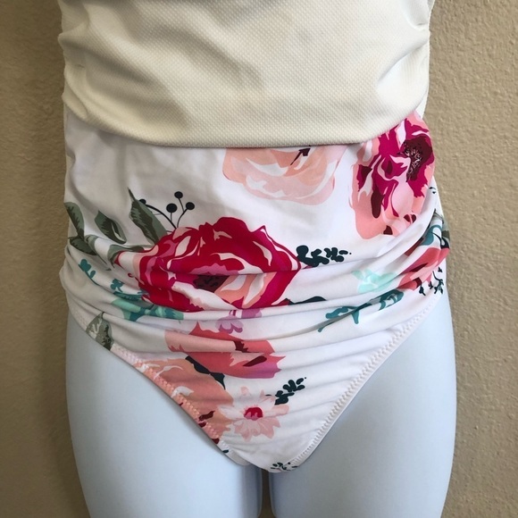 CUPSHE Woman’s Halter Cutout Rushing White Floral One Piece Swimsuit Size XS - Picture 3 of 9